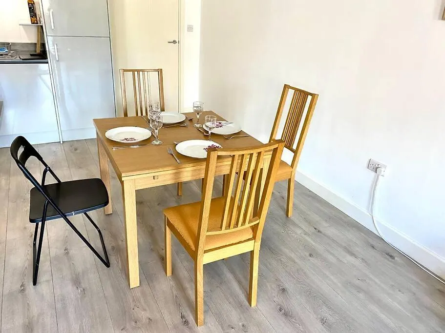 Modern Apartment With Private Terrace Edinburgh